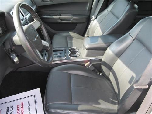 Chrysler 300 2010 photo 2