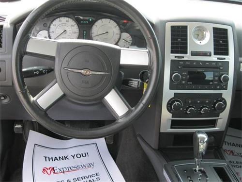 Chrysler 300 2010 photo 3