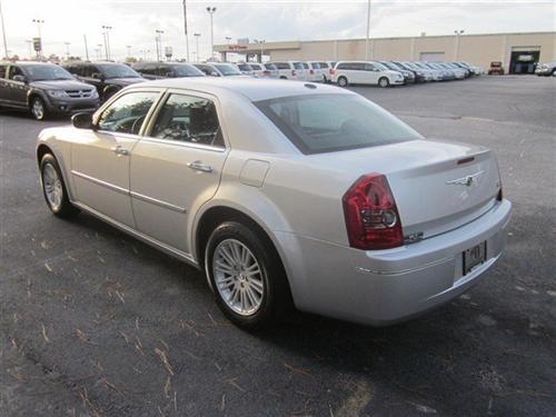 Chrysler 300 2010 photo 1