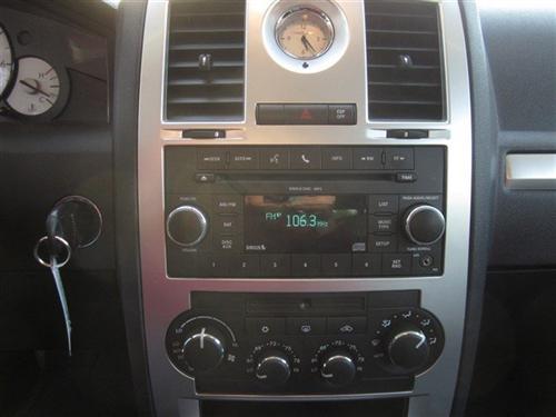 Chrysler 300 2010 photo 3