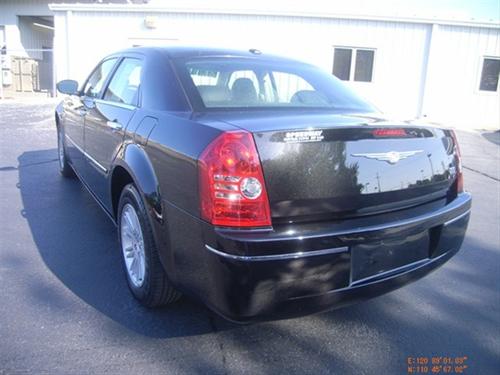 Chrysler 300 2010 photo 3