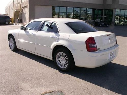 Chrysler 300 2010 photo 4