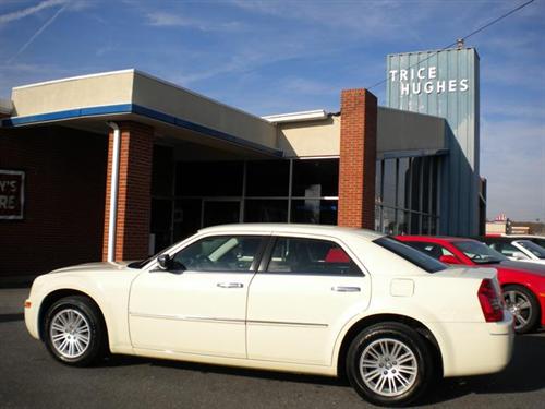 Chrysler 300 2010 photo 2