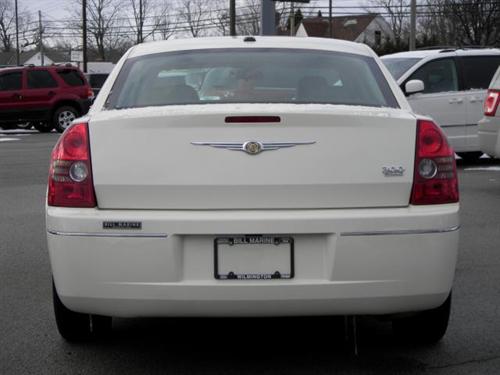 Chrysler 300 2010 photo 3