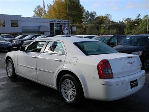Chrysler 300 2010 photo 2