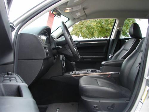 Chrysler 300 2010 photo 1