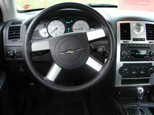 Chrysler 300 2010 photo 3