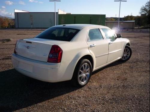 Chrysler 300 2010 photo 2