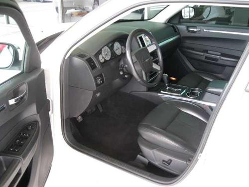 Chrysler 300 2010 photo 3