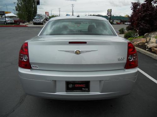 Chrysler 300 2010 photo 3