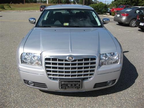 Chrysler 300 2010 photo 2
