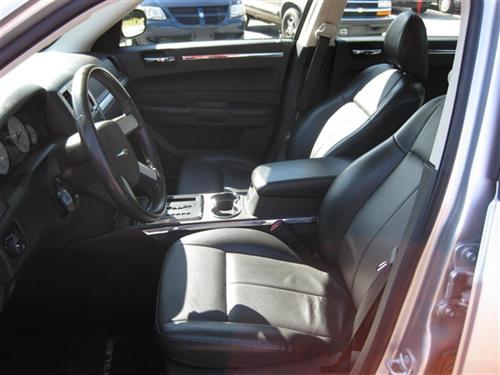 Chrysler 300 2010 photo 4