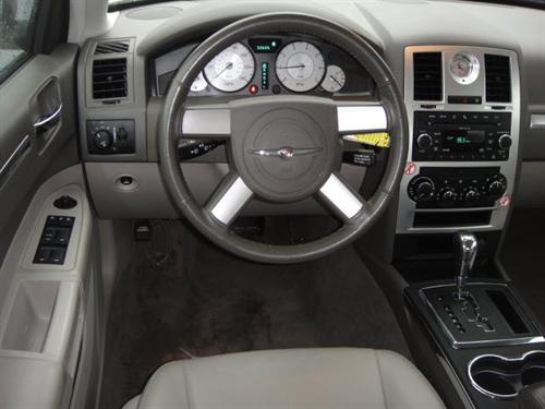 Chrysler 300 2010 photo 4
