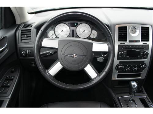 Chrysler 300 2010 photo 1