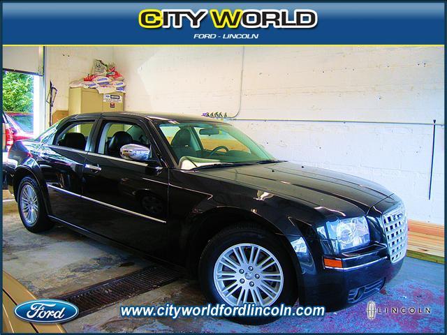 Chrysler 300 Silverado4x4ext Cab Sedan