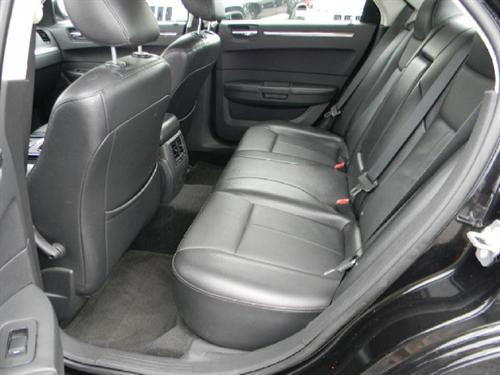 Chrysler 300 2010 photo 2