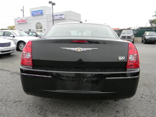 Chrysler 300 2010 photo 3