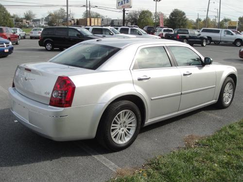 Chrysler 300 2010 photo 1