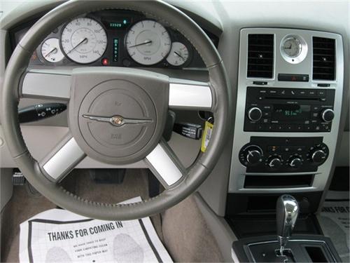 Chrysler 300 2010 photo 1