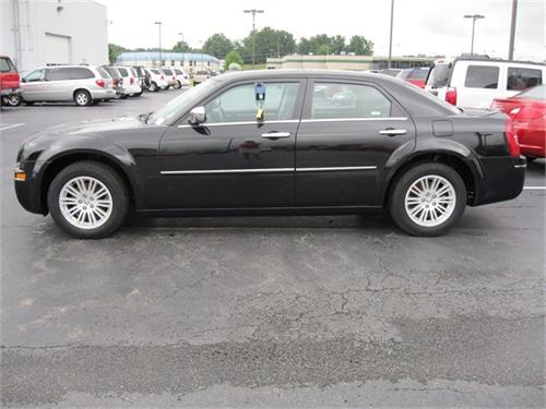 Chrysler 300 2010 photo 2