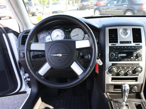 Chrysler 300 2010 photo 5