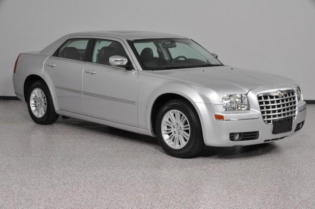 Chrysler 300 2010 photo 3