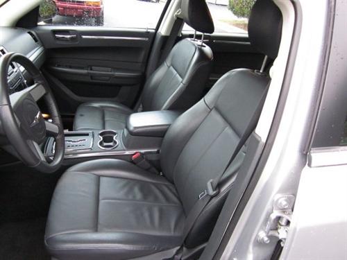 Chrysler 300 2010 photo 2