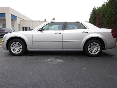 Chrysler 300 2010 photo 3