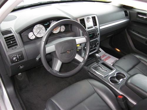 Chrysler 300 2010 photo 4