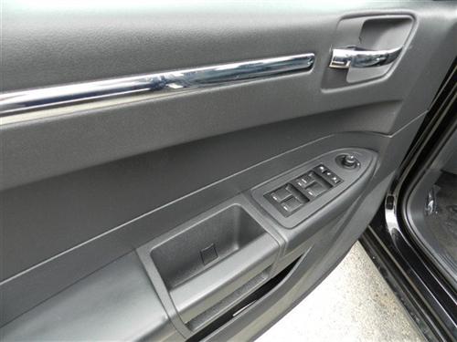 Chrysler 300 2010 photo 1