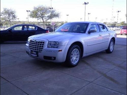 Chrysler 300 2010 photo 2