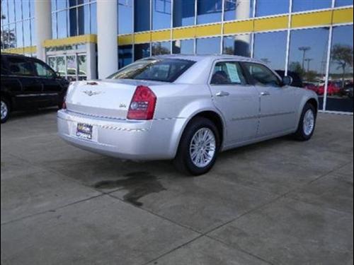 Chrysler 300 2010 photo 3
