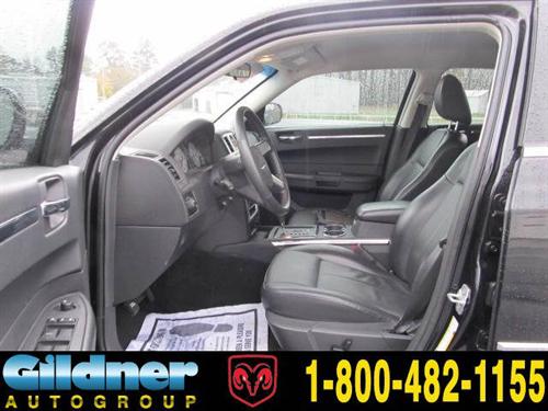 Chrysler 300 2010 photo 2