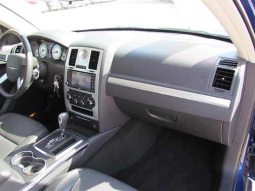 Chrysler 300 2010 photo 2