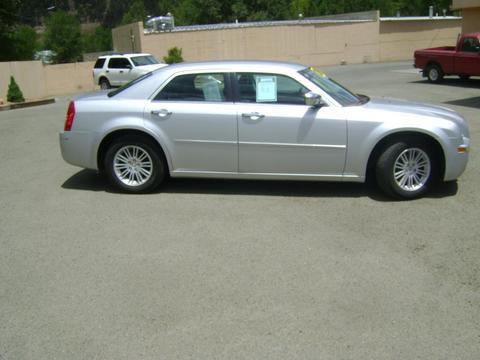 Chrysler 300 2010 photo 2