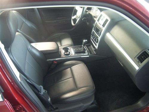 Chrysler 300 2010 photo 2