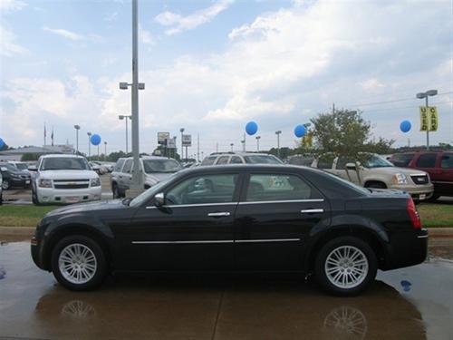 Chrysler 300 2010 photo 1