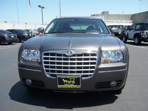 Chrysler 300 2010 photo 3