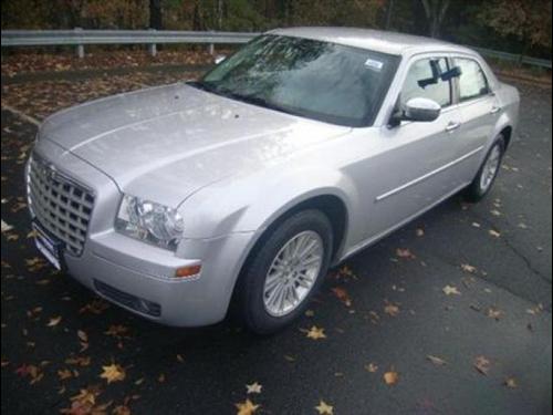 Chrysler 300 2010 photo 2