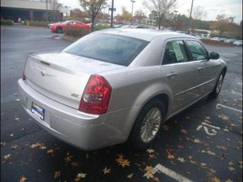 Chrysler 300 2010 photo 4