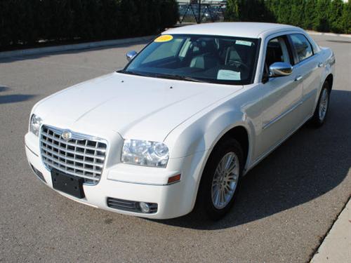 Chrysler 300 2010 photo 2