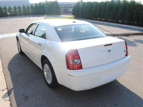 Chrysler 300 2010 photo 3