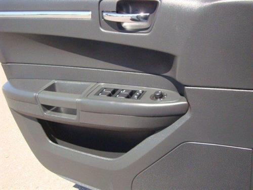 Chrysler 300 2010 photo 5