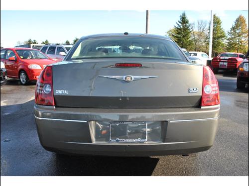 Chrysler 300 2010 photo 1