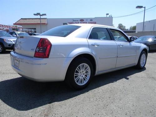 Chrysler 300 2010 photo 1
