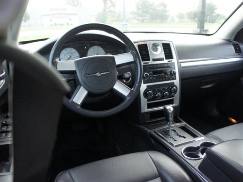Chrysler 300 2010 photo 1