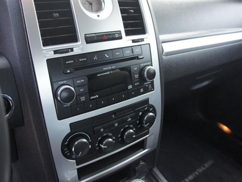 Chrysler 300 2010 photo 4