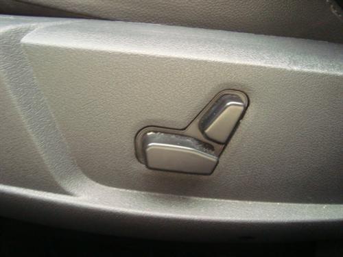 Chrysler 300 2010 photo 2