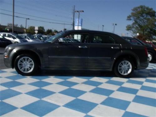 Chrysler 300 2010 photo 2