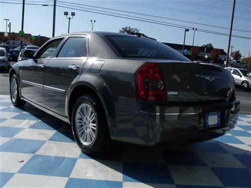 Chrysler 300 2010 photo 3